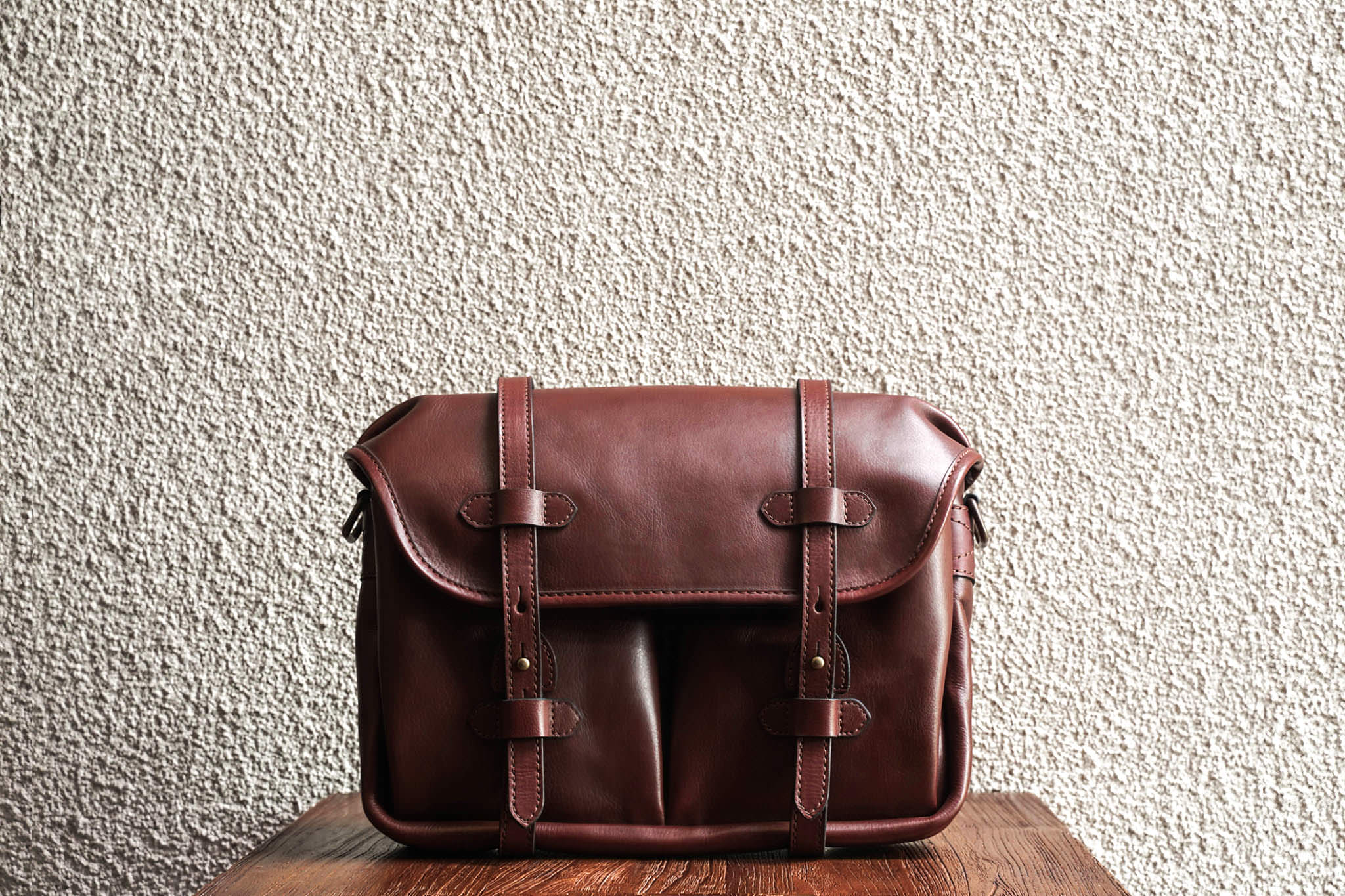 Our bags are made from as few leather pieces as possible. Fewer seams makes for a stronger bag.