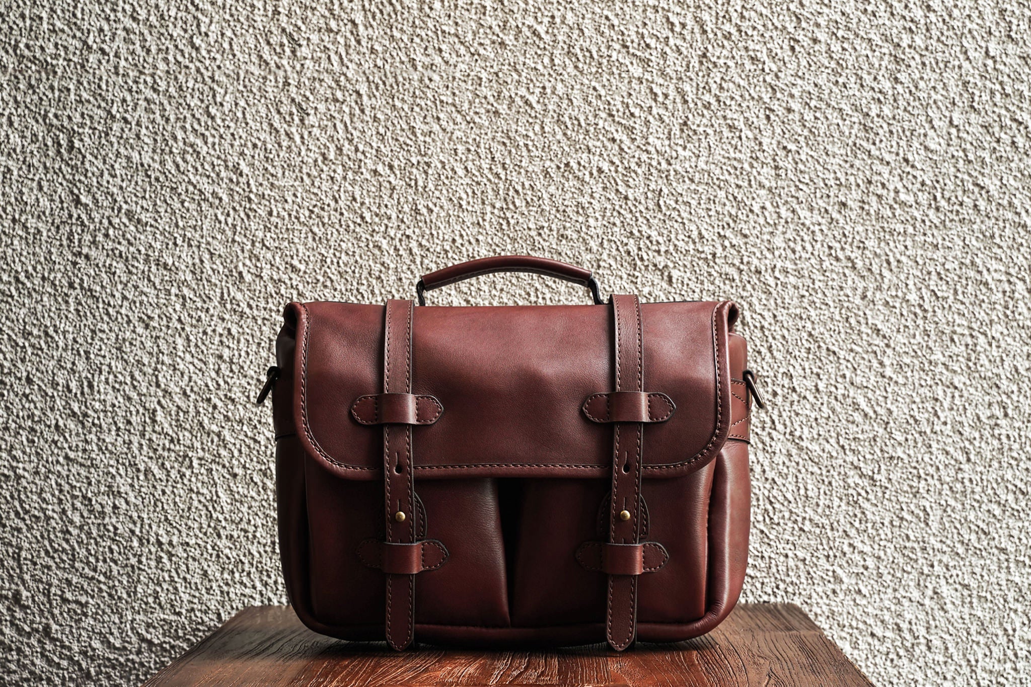 Our bags are made from as few leather pieces as possible. Fewer seams makes for a stronger bag.