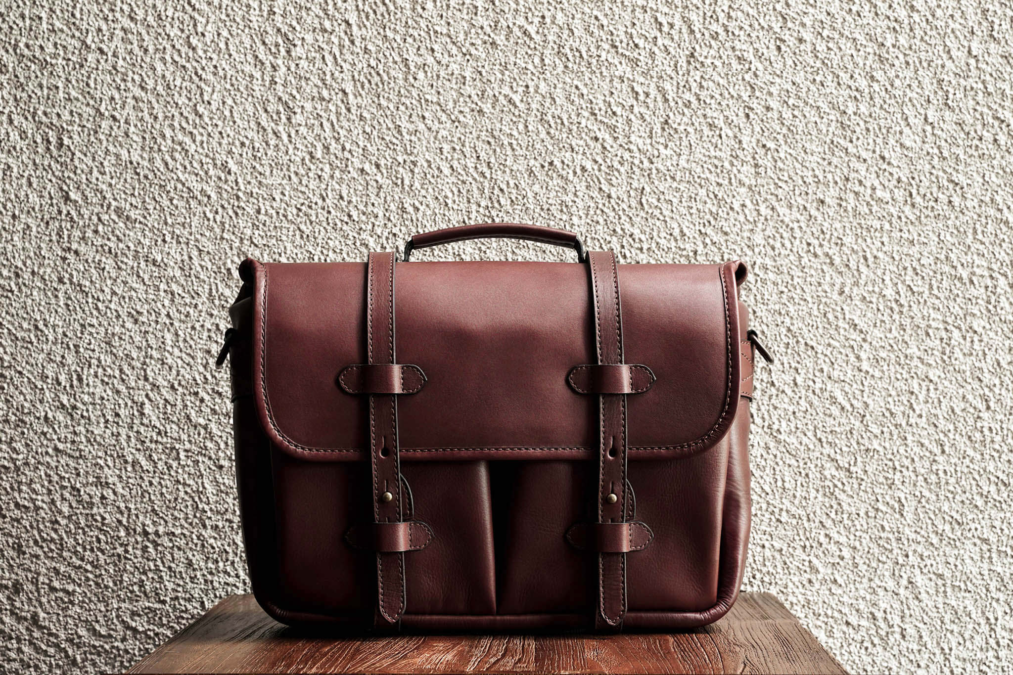 Our bags are made from as few leather pieces as possible. Fewer seams makes for a stronger bag.