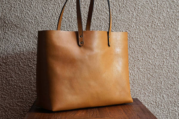 Wide Tote/Sand - 2 Weeks Preorder