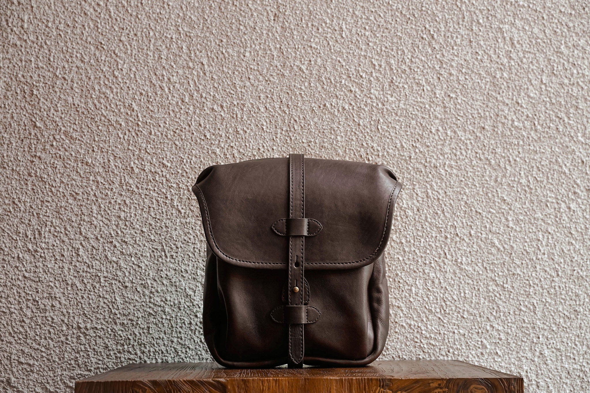 Our bags are made from as few leather pieces as possible. Fewer seams makes for a stronger bag.