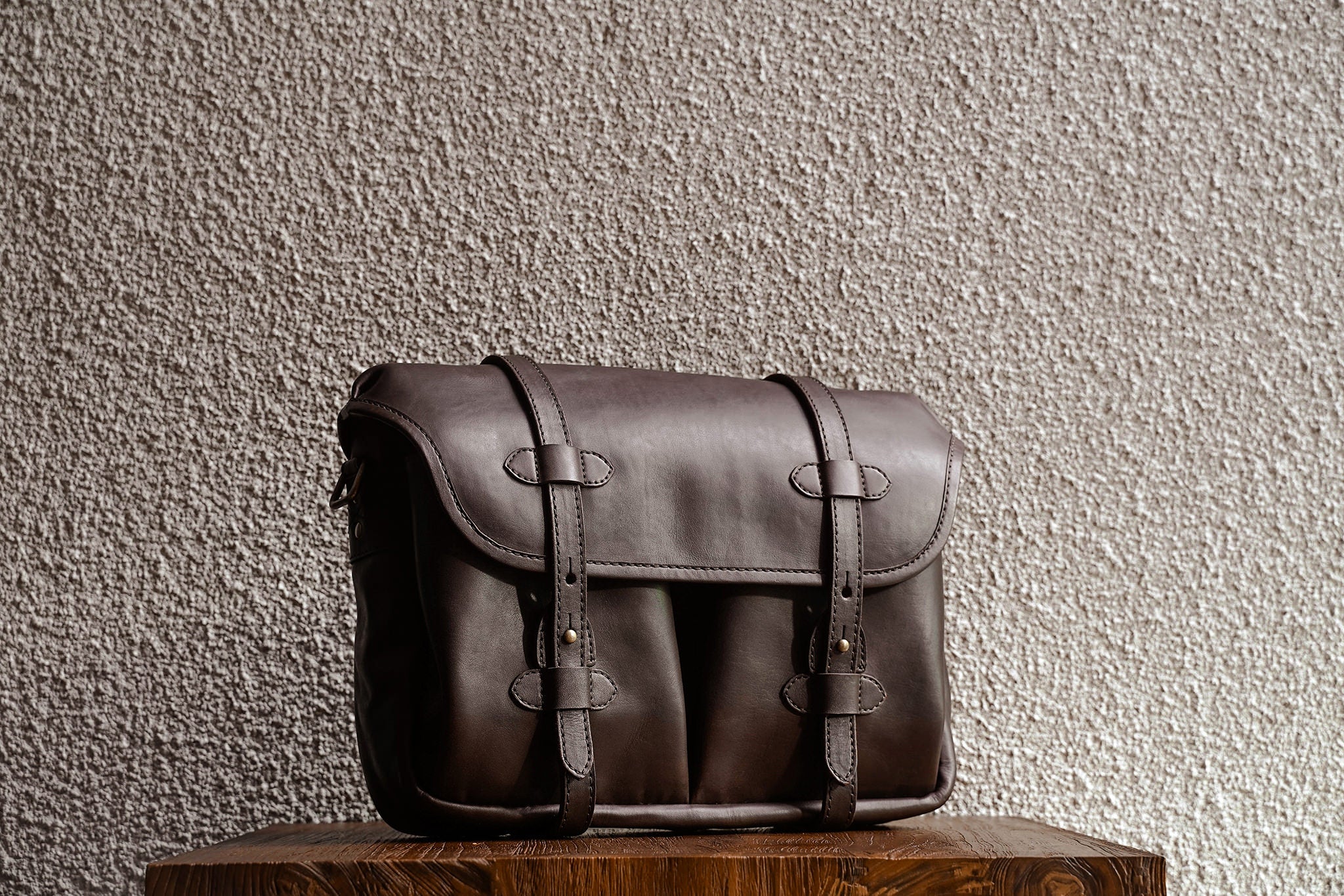 Our bags are made from as few leather pieces as possible. Fewer seams makes for a stronger bag.