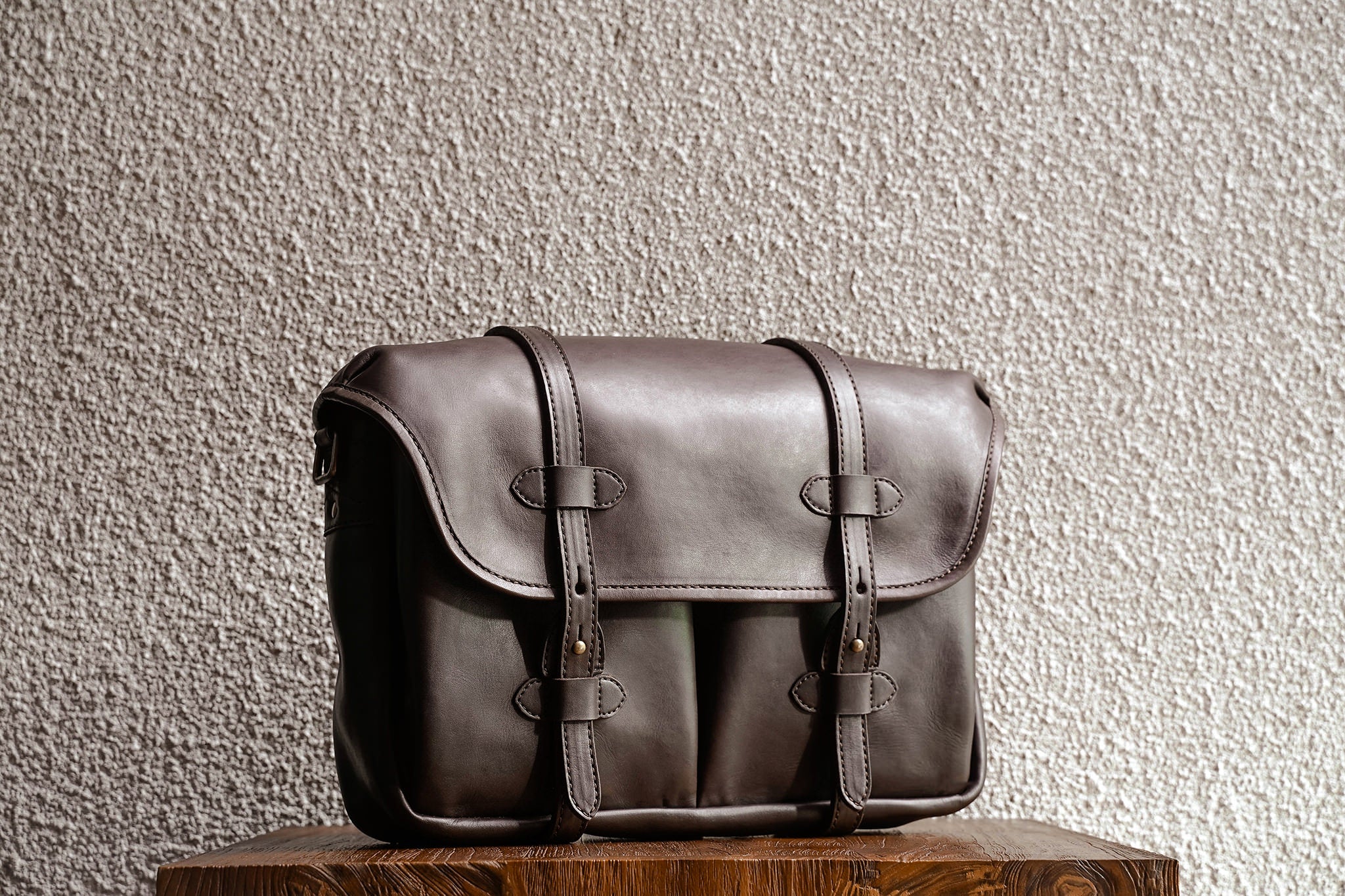 Our bags are made from as few leather pieces as possible. Fewer seams makes for a stronger bag.