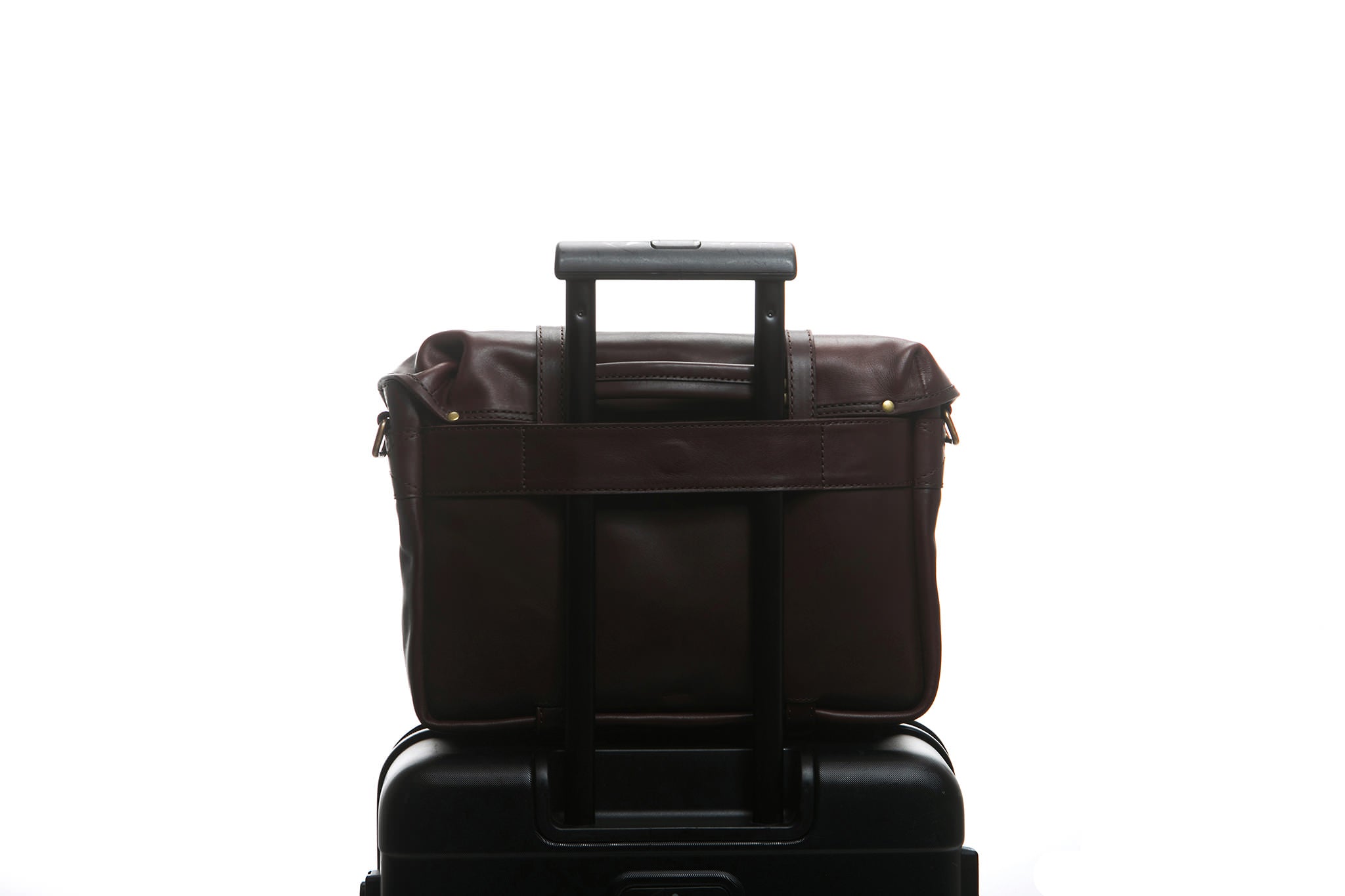 Traveling made easy with a Cravar bag.