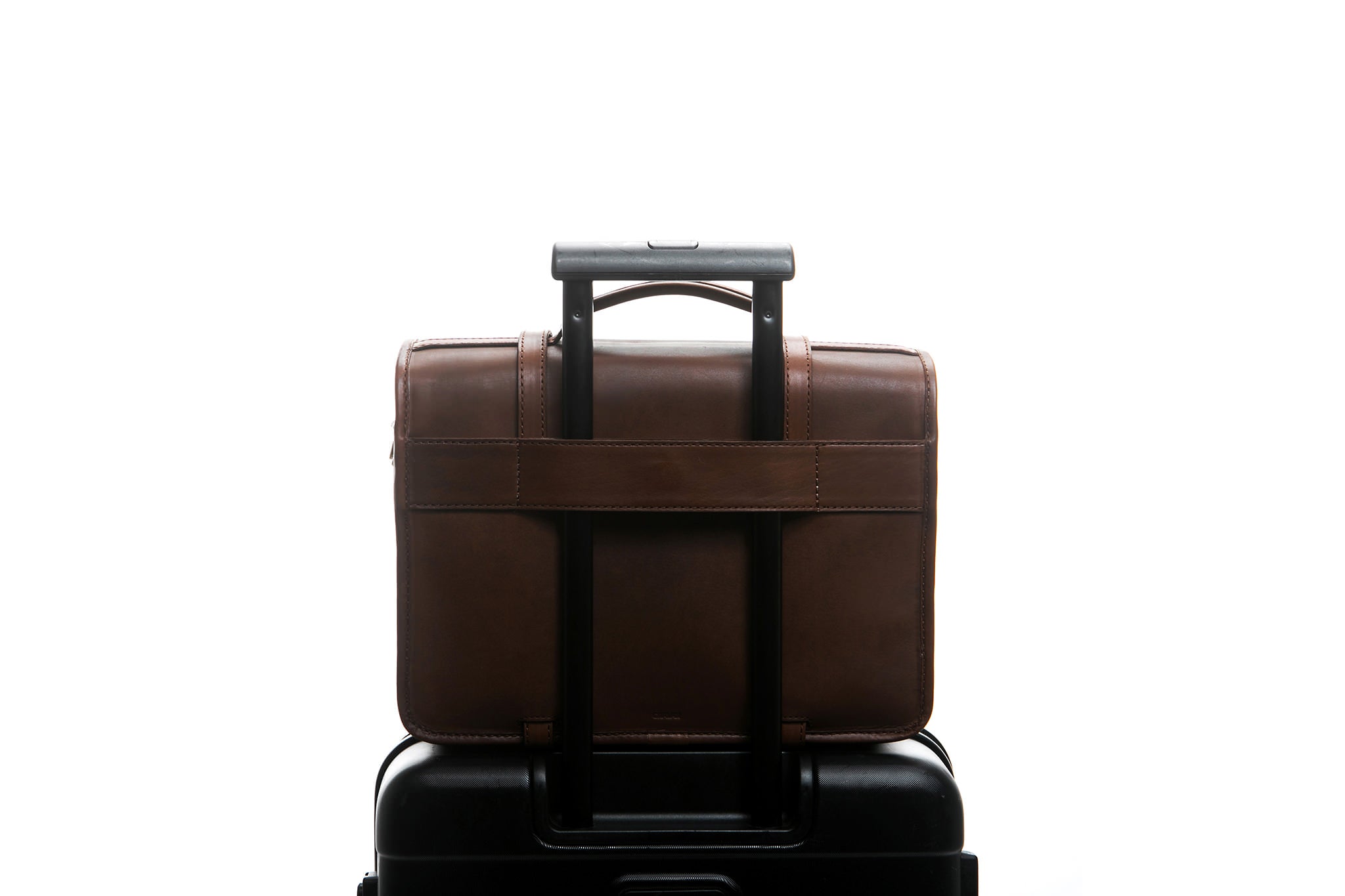 Traveling made easy with a Cravar bag. Function shown here with an all leather older Rana model.