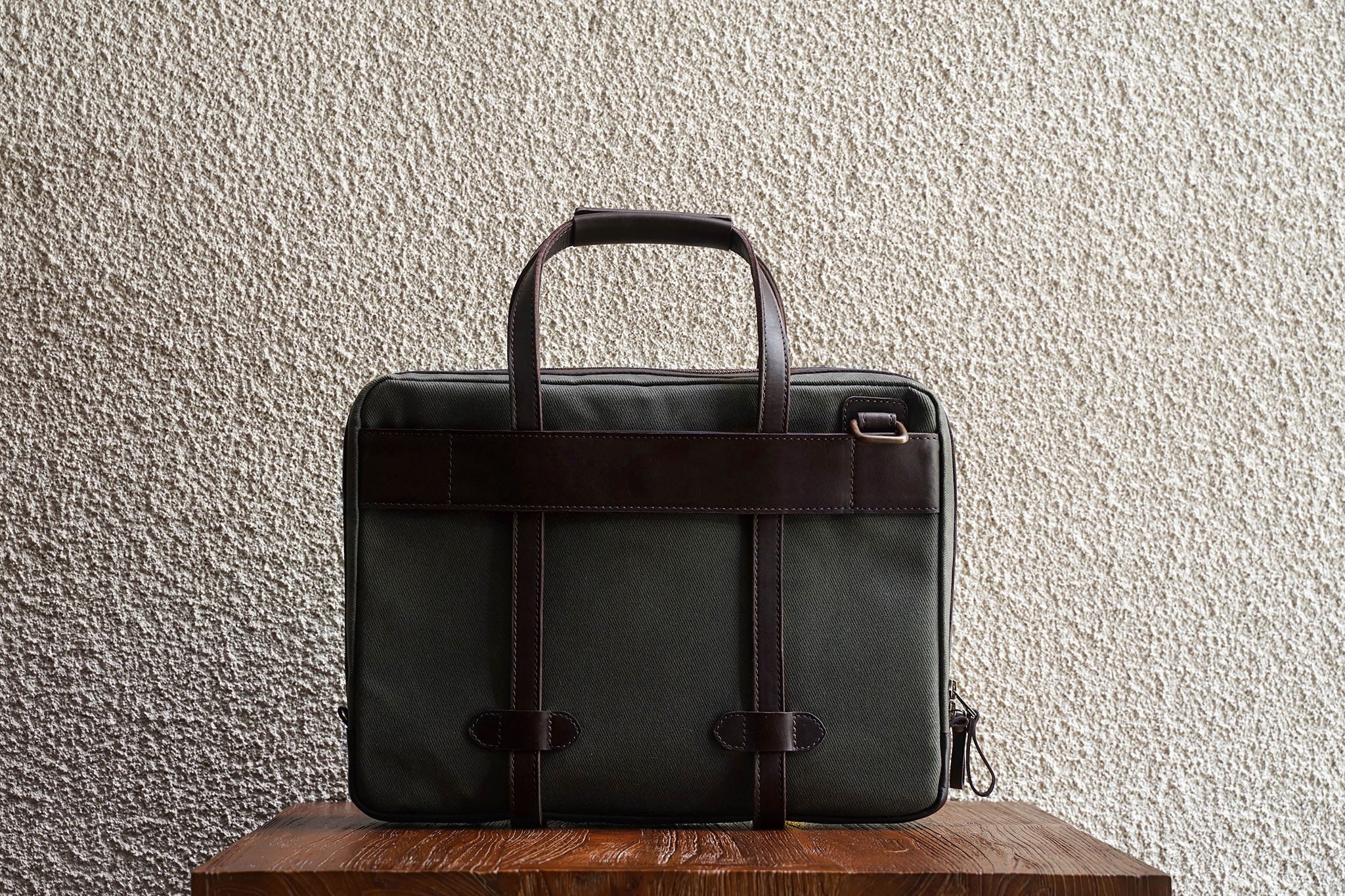 Traveling made easy with the luggage handle slot at the back.