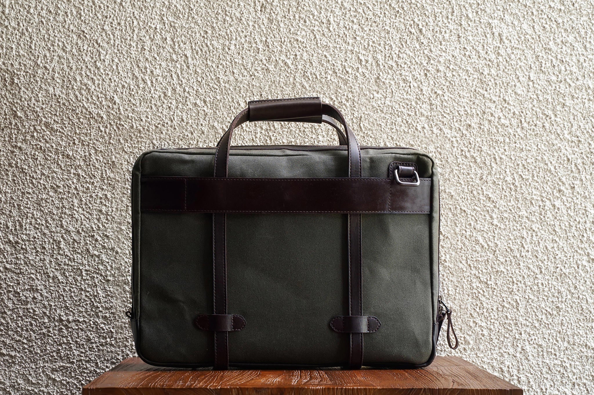 Traveling made easy with the luggage handle slot at the back.
