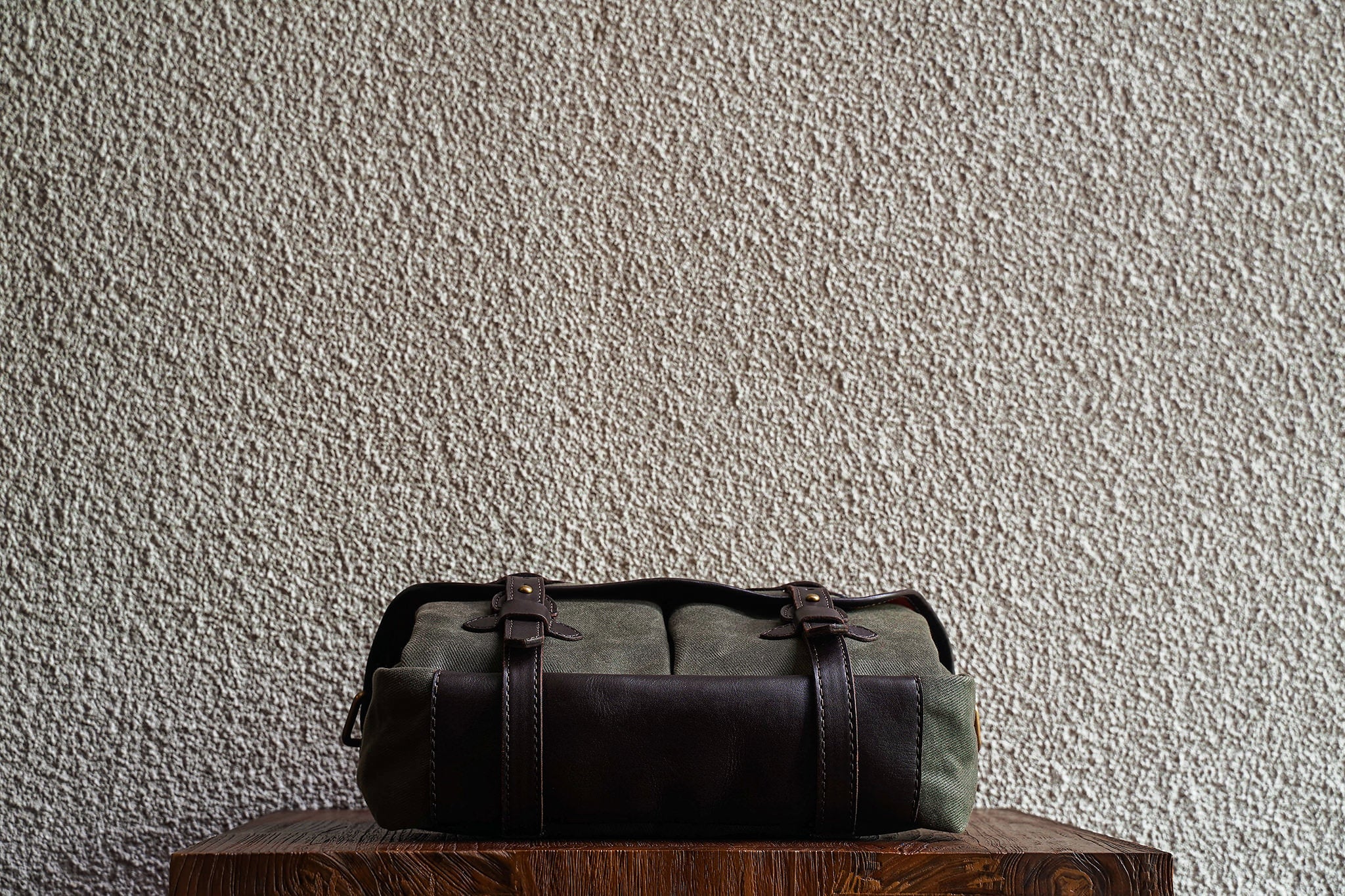 One of our signature design cues, the body straps go all around the bag, providing a load bearing structure for the bag. A big piece of leather on the bottom adds to the durability of the bag.