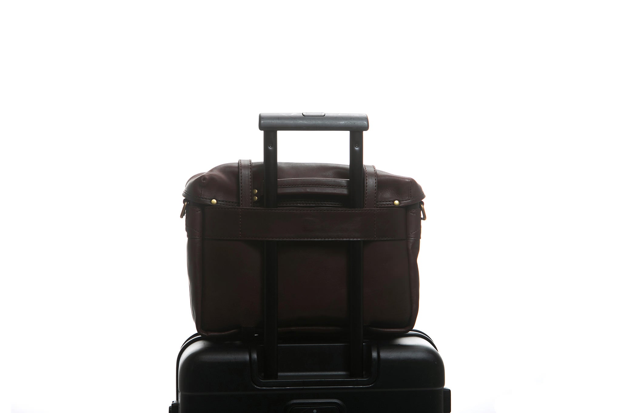 Traveling made easy with a Cravar bag. Shown here with an all leather F.C. bag.