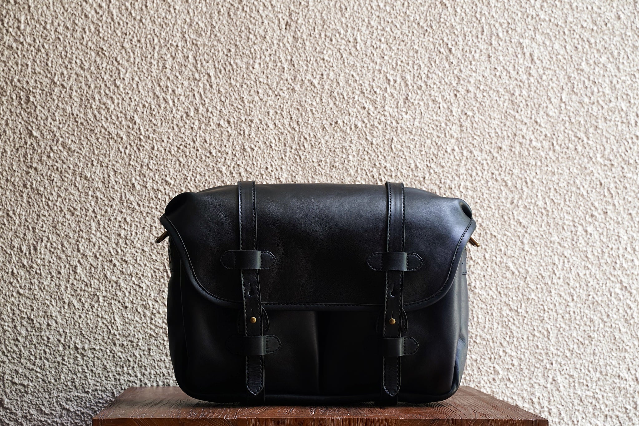 Our bags are made from as few leather pieces as possible. Fewer seams makes for a stronger bag.