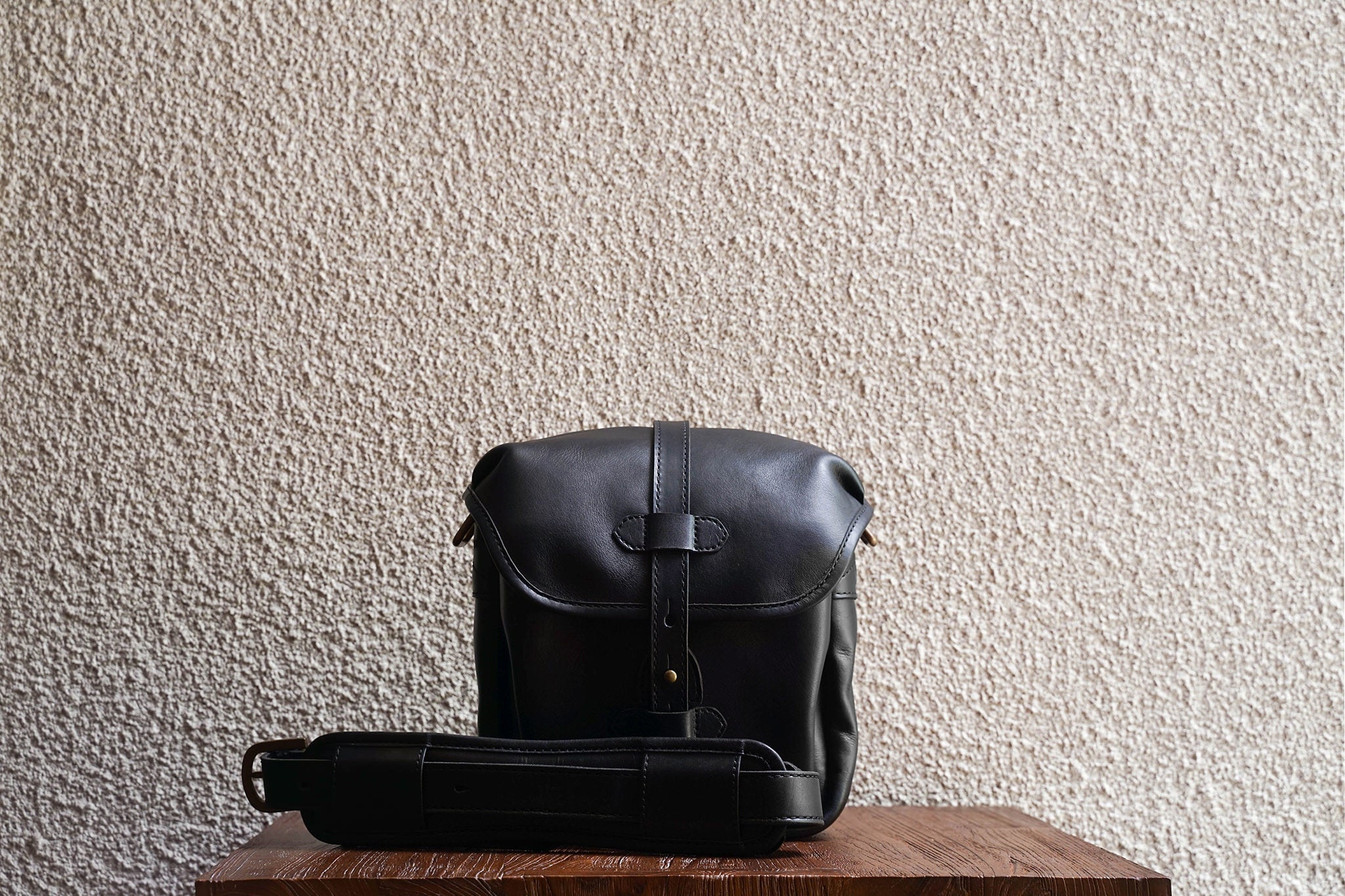 F.C. 7 Leather Messenger Bag | Field Bag | Black | Cravar