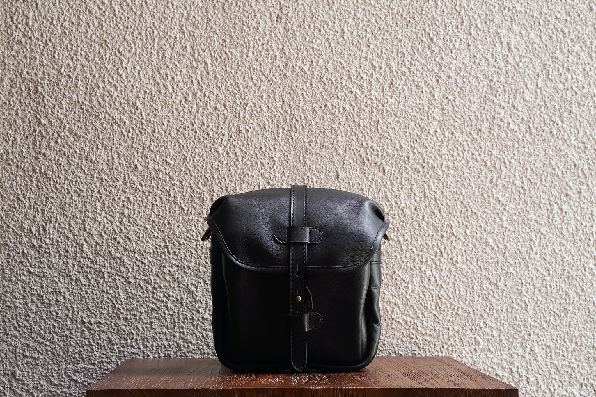 F.C. 7 Leather Messenger Bag | Field Bag | Black | Cravar | Geldbörsen