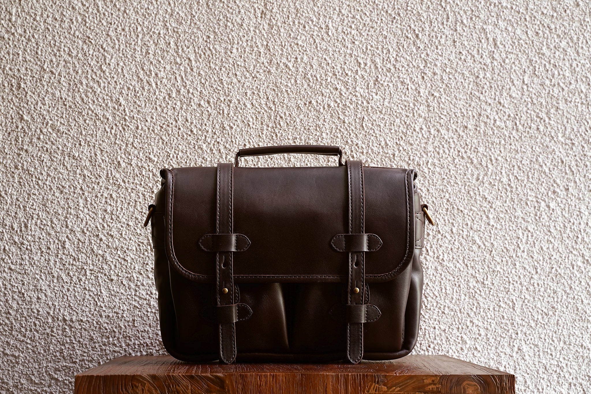 Our bags are made from as few leather pieces as possible. Fewer seams makes for a stronger bag.