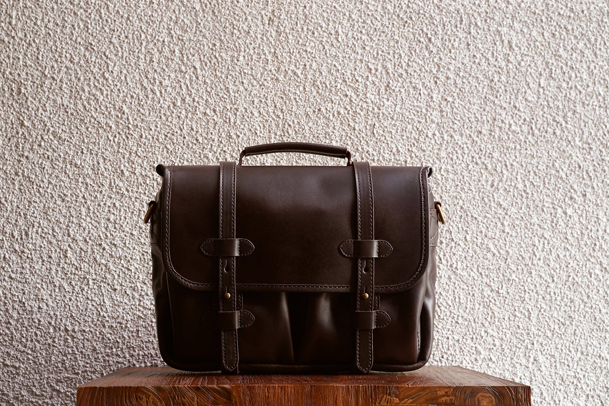 Our bags are made from as few leather pieces as possible. Fewer seams makes for a stronger bag.