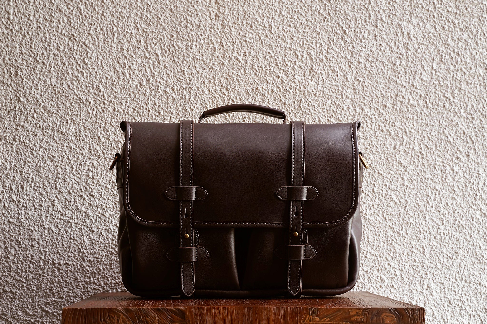 Our bags are made from as few leather pieces as possible. Fewer seams makes for a stronger bag.